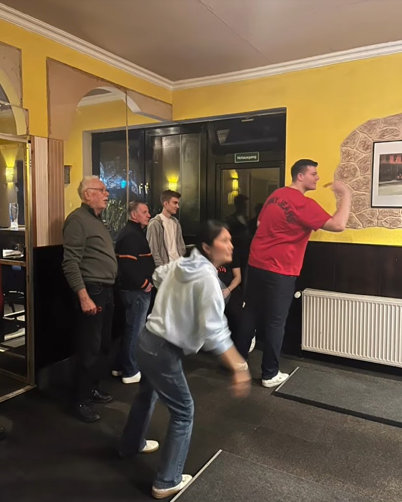 Paralleles Werfen von Darts