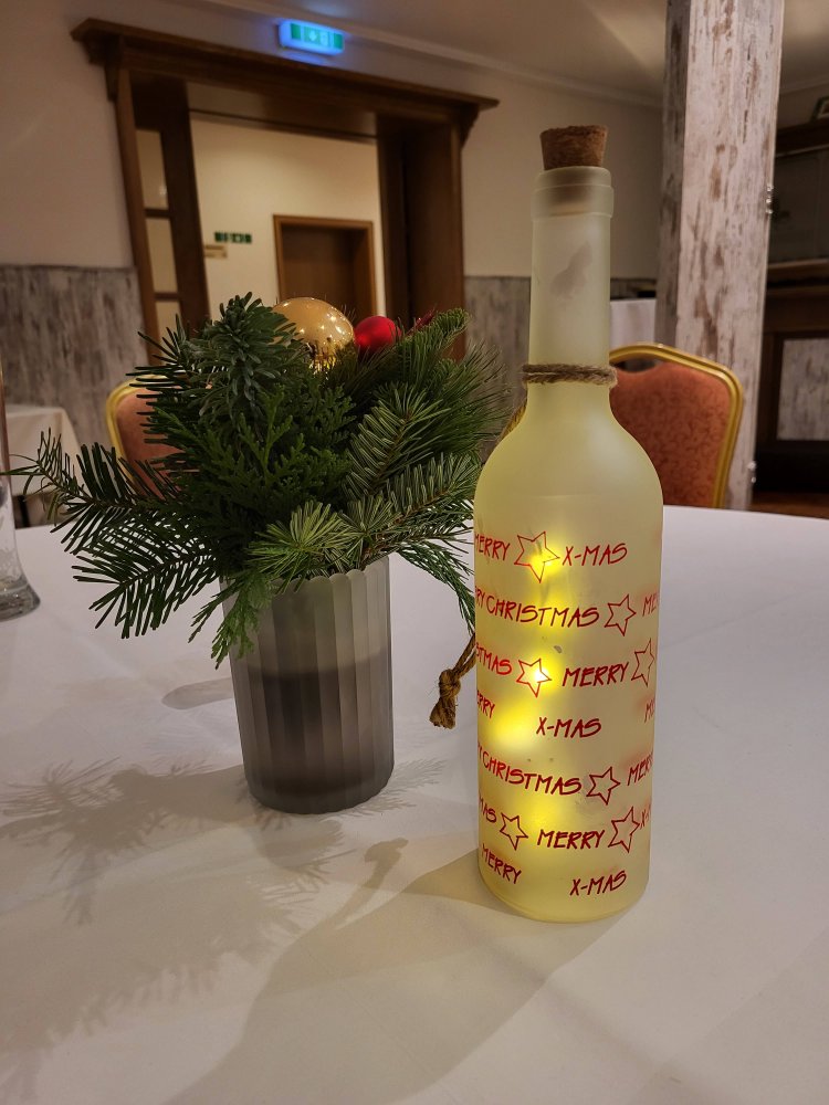 20221217 7 Weihnachtsfeier Deko
2400