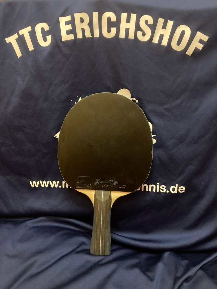 TTCE-Trikot mit
Schläger