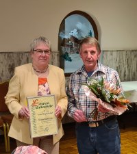 Klaus Kleinschmidt ehrt Cornelia Koch für 25-jährige
Mitgliedschaft